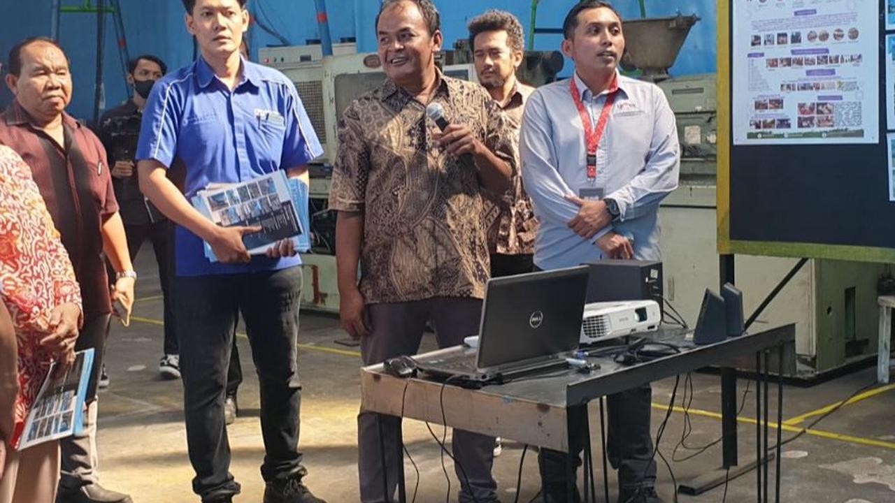 Sebelum temu bisnis, tim Ditjen IKMA bersama dengan perwakilan dari industri besar mengunjungi 3 IKM logam yaitu CV Kurnia Teknik, PT Sinergi Solo Sejahtera dan CV Sidodari Mandiri. Pada kesempatan yang sama, juga dilakukan kunjungan ke Politeknik ATMI So