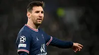 Lionel Messi telah mencatat 950 penampilan bersama PSG, Barcelona, dan Timnas Argentina. Hal tersebut membuat Messi menjadi pemain aktif kedua dengan jumlah penampilan terbanyak di abad ke-21. (AFP/Franck Fife)