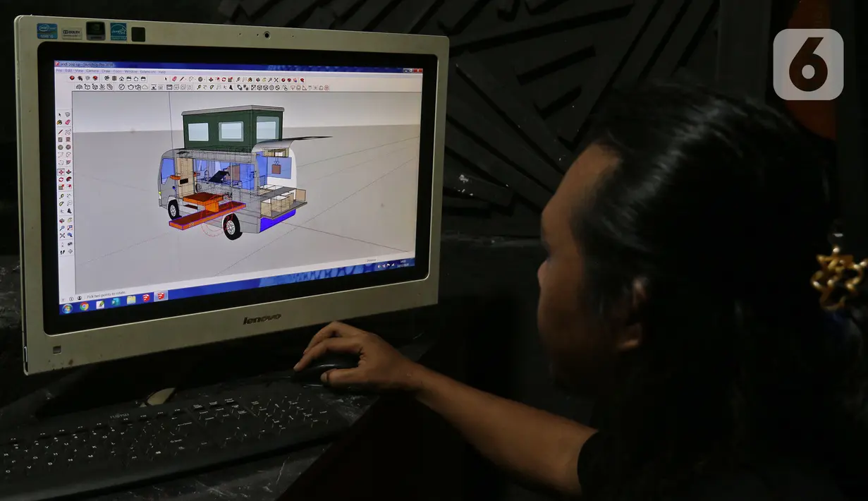 Pekerja melihat desain mobil campervan di Bengkel Impro Campervan, Depok, Sabtu (14/11/2020). Pemilik bengkel mengatakan biaya modifikasi yang berkisar Rp50 juta hingga Rp200 juta itu mengalami peningkat permintaan sekitar 70 persen dari komunitas mobil campervan. (Liputan6.com/Herman Zakharia)