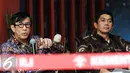 Menteri Hukum dan HAM Yasonna Laoly (kiri) saat menyampaikan keterangan terkait hasil verifikasi partai poltik untuk memperoleh status badan hukum di Jakarta, Jumat (7/10). PSI menjadi parpol yang lolos verifikasi. (Liputan6.com/Helmi Fithriansyah)