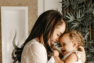 Bagaimana caranya menjadi orangtua yang sadar diri? Temukan jawabannya di Fimelahood Mindful Parenting, 11 Juli 2019. (Sumber foto: unsplash.com/Jonathan Borba)