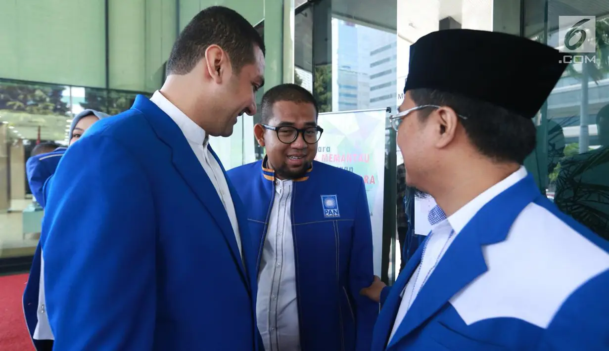 Para caleg terpilih PAN berbincang saat mendatangi Gedung KPK, Jakarta, Rabu (29/5/2019). Kedatangan PAN DKI Jakarta melalui Calon Legislatif terpilih pada pemilu 17 April 2019 lalu dalam rangka mewujudkan pejabat publik yang bersih dan transparan. (Liputan6.com/HO/Soni)