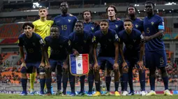 Starting XI Timnas Prancis U-17 berfoto sebelum dimulainya laga ketiga Grup E Piala Dunia U-17 2023 menghadapi Timnas Amerika Serikat U-17 di Jakarta International Stadium, Jakarta Utara, Sabtu (18/11/2023). (Bola.com/Bagaskara Lazuardi)