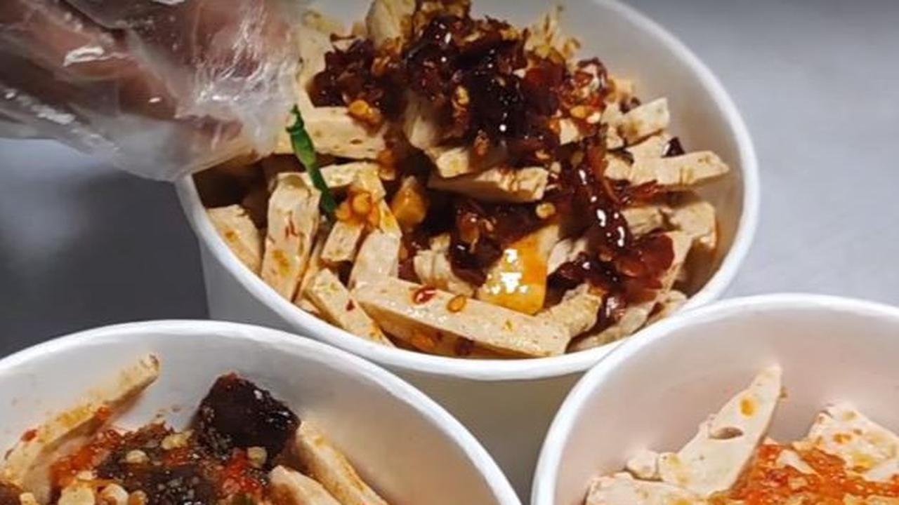 Banting Setir Jadi Penjual Basreng Kocok, Mantan TKW Hongkong Ini Sukses Jual 600kg per Bulan