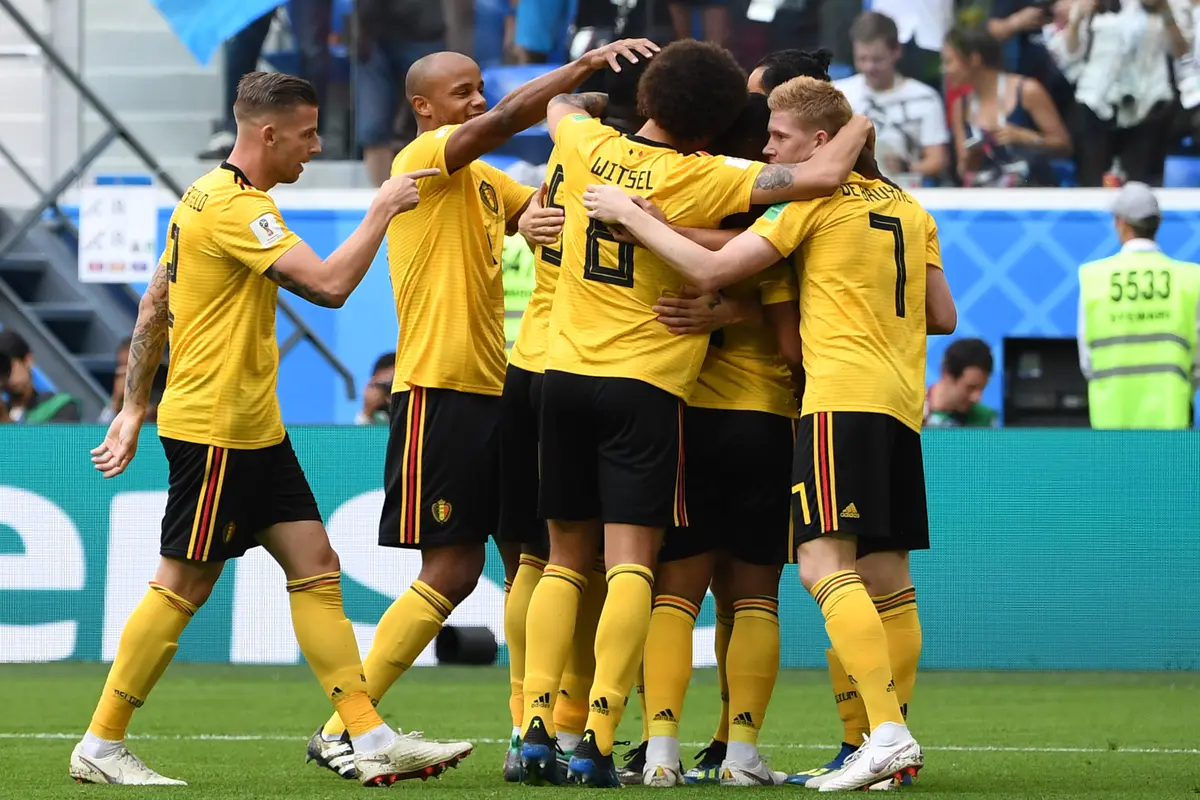 Timnas Belgia merayakan gol yang dicetak Thomas Meunier ke gawang Inggris pada perebutan tempat ketiga Piala Dunia 2018 di Saint-Petersburg Stadium, Rusia, Sabtu (14/7/2018). (Paul ELLIS / AFP)