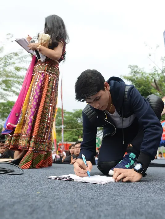 Acara Meet and Greet pemeran Gopi dan Ashoka di serial ‘Gopi’ diadakan di Blu Plaza, Bekasi, pada Sabtu (17/12/2016). Terlihat suasana yang begitu ramai mewarnai acara siang itu. (Bambang E. Ros/Bintang.com)