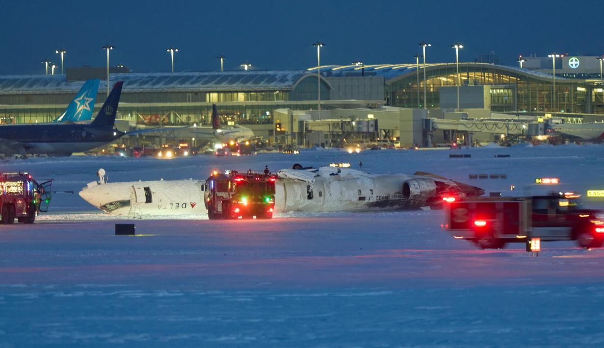 Menurut pejabat setempat, kecelakaan pesawat menyebabkan 18 dari 80 orang di dalam pesawat terluka. (Geoff Robins/AFP)