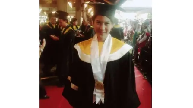 6 Potret Lawas Seleb saat Wisuda, Bikin Kagum