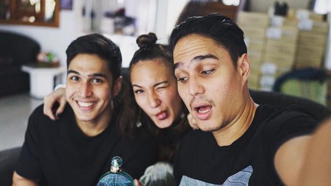 Momen Kedekatan Mischa Candrawinata dengan Dua Saudaranya, Selalu Kompak (sumber: Instagram/mischach)