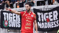 Pemain baru Persija Jakarta, Jean Mota melakukan tendangan sudut pertamanya di BRI Super League 2025/2026 bersama ketika melawan PSM Makassar di Jakarta International Stadium (JIS), Jumat (20/2/2026) malam WIB. (Bola.com/Abdul Aziz)