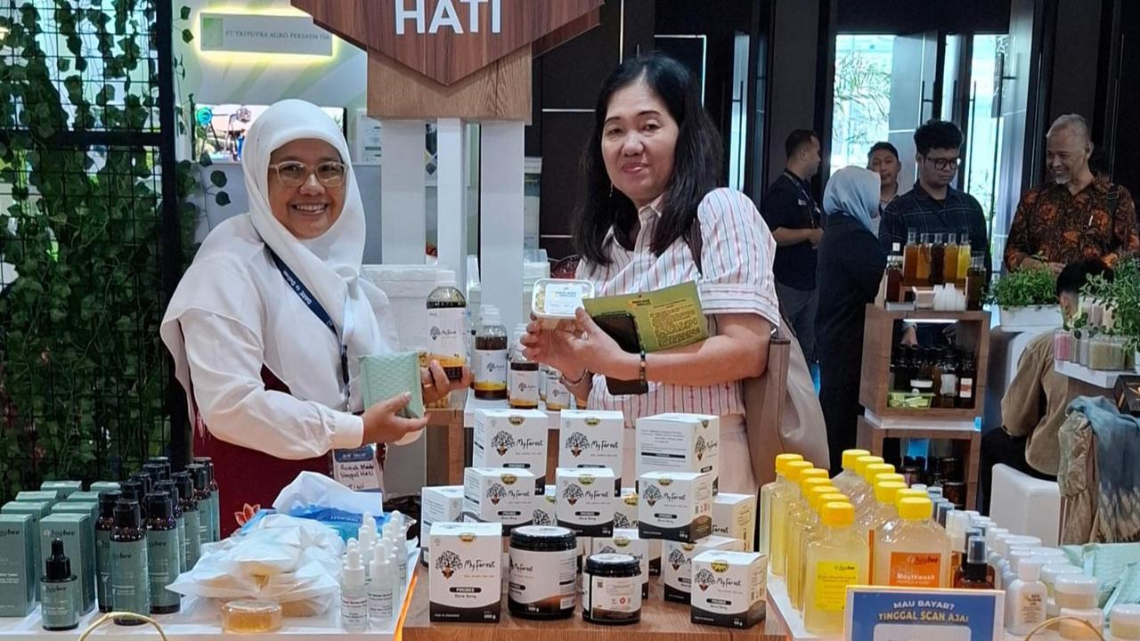 Cerita Perempuan Lulusan SMA, Sukses Budidaya Lebah dan Ubah Ekonomi Keluarga