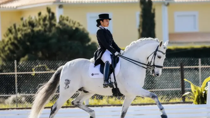 Atlet Berkuda Mira Warganegara