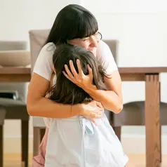 Cara untuk memperbaiki kesalahan pada anak bisa dilakukan dengan meminta maaf secara tulus. (Foto/dok: Freepik/pch.vector)