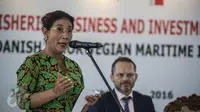 Menteri Kelautan dan Perikanan Susi Pudjiastuti memberikan sambutan dalam kegiatan Marine and Fisheries Business and Investment Forum di Kantor KKP, Jakarta, Senin (28/11). Kegiatan itu dihadiri pula Menhub Budi Karya Sumadi. (Liputan6.com/Faizal Fanani)