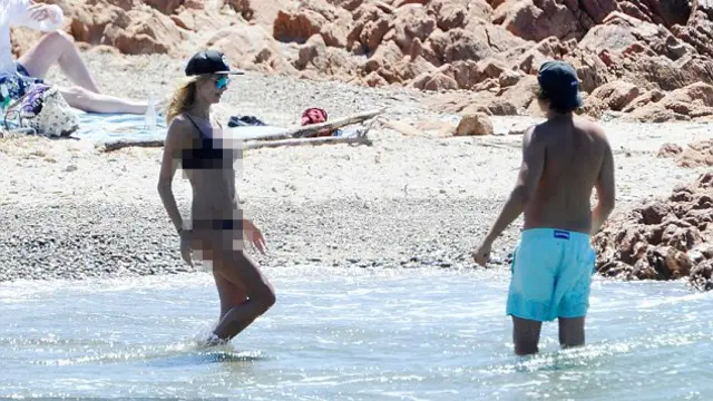  Heidi Klum Kepergok Bermesraan di Pantai Italia