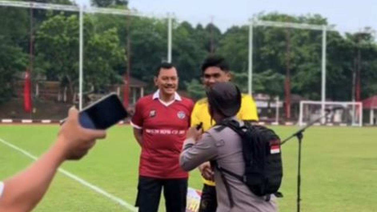 Sananta Bermain Bola di HUT Bhayangkara<br>