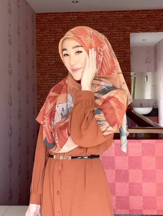 (Instagram/larissachou)