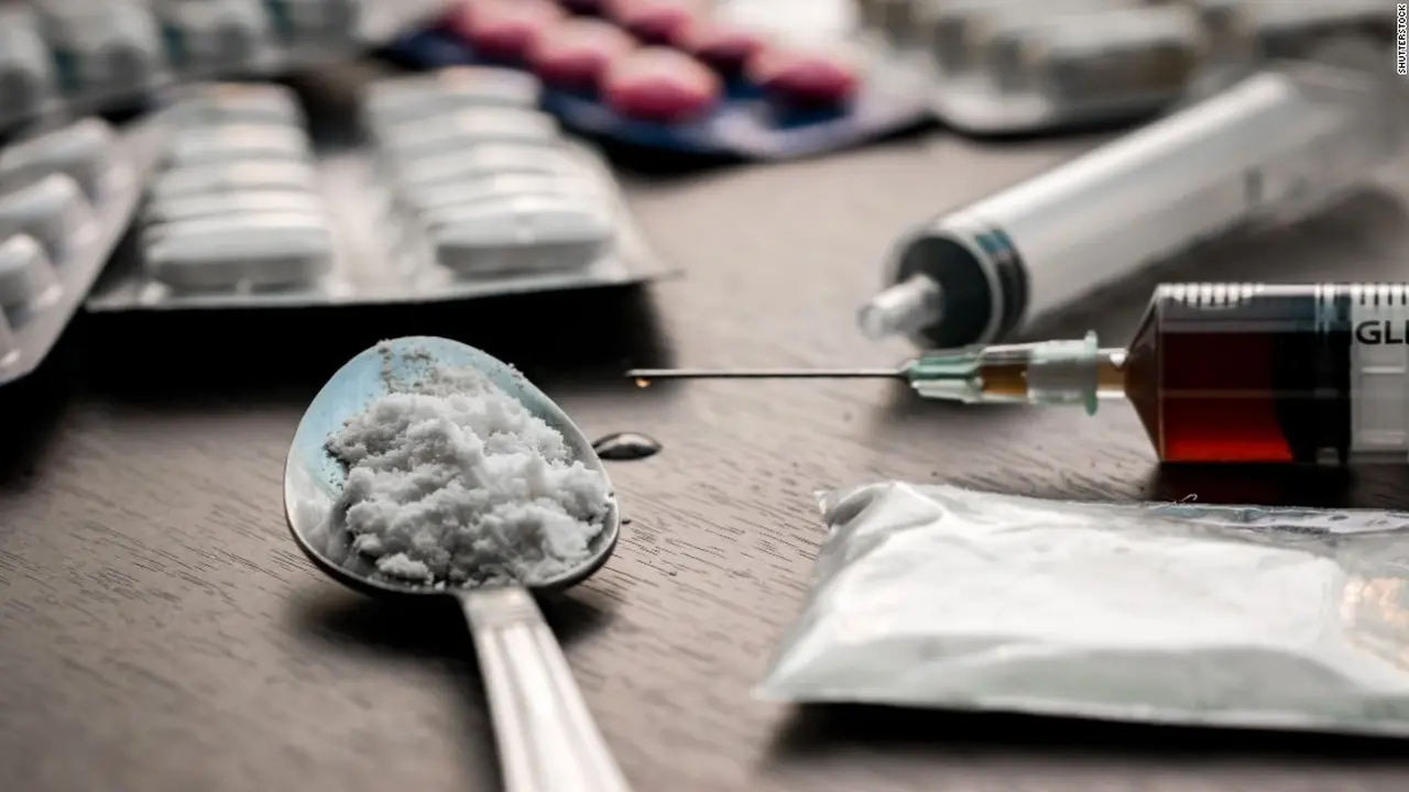 [Bintang] Diduga Sejenis Flakka, Obat PCC Bisa Bikin Efek Kayak Orang Gila