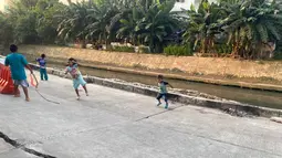Waswas Melintas di Jalan Cinta Pulo Gadung