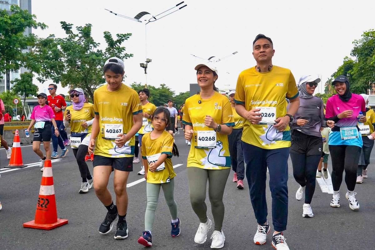 FOTO: Run To Hero Meriahkan CFD Jakarta, Ajak Ayah Lebih Terlibat dalam Pengasuhan