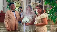 Pasangan Kekasih di Filipina Nekat Menikah di Tengah Banjir
