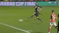 Manchester City terus menjaga asa untuk meraih quadruple (4 trofi) musim ini usai memastikan diri melaju ke babak final Piala Liga...