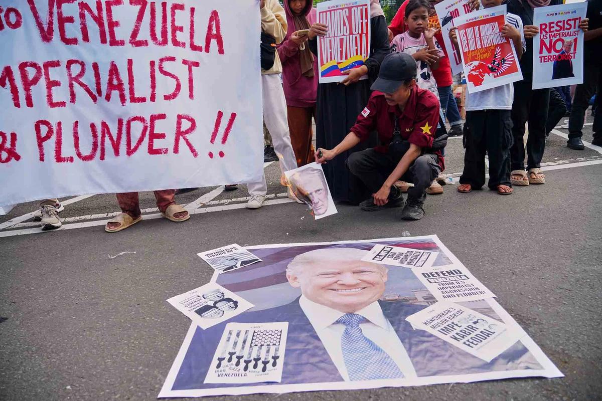 FOTO: Aksi Buruh dan Mahasiswa di Jakarta Protes Penangkapan Presiden Venezuela