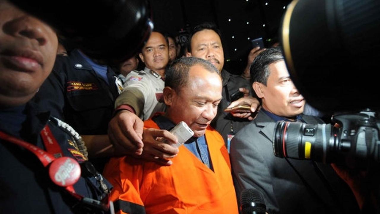 Resmi ditahan, tersangka Bupati Morontai bungkam seribu bahasa