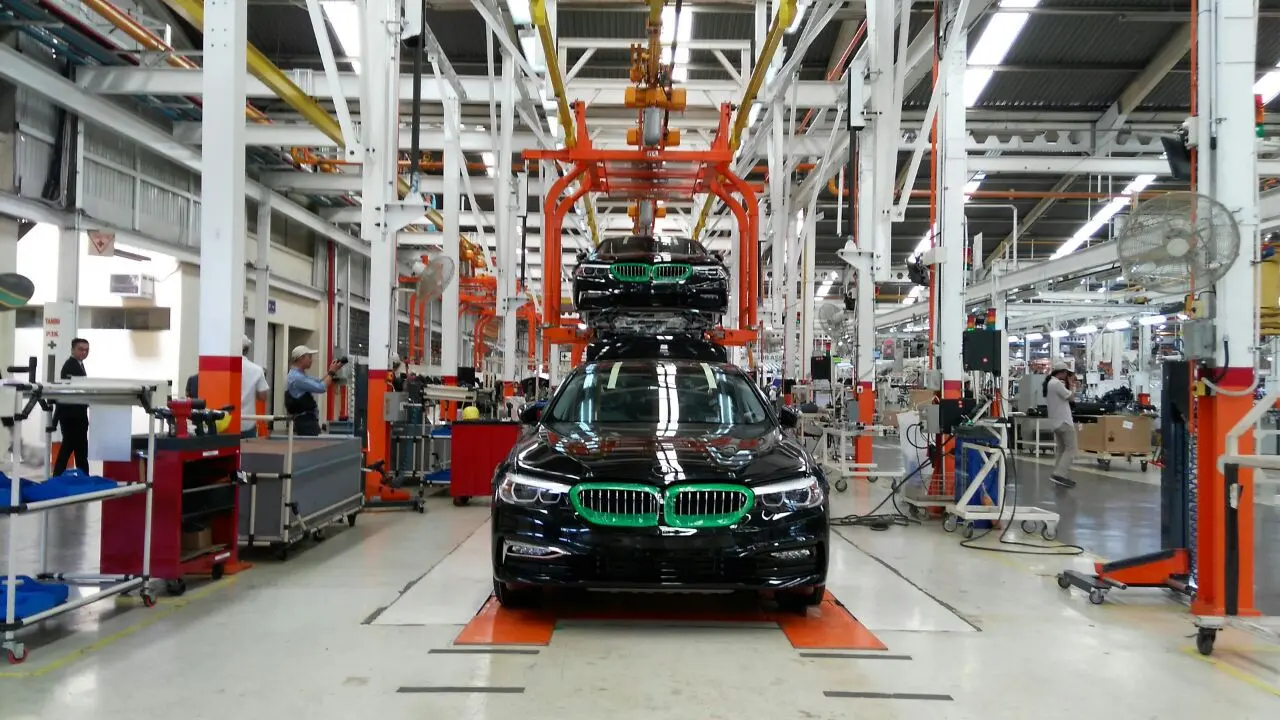 Perakitan BMW Seri 5.