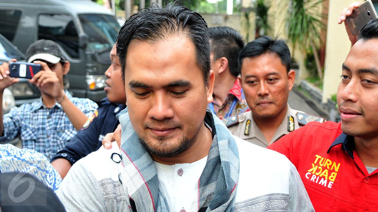 20160219-Muka Lega Saipul Jamil Usai Jalani Tes Urine di BNN