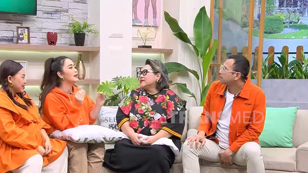 Komedian Nunung Buka Usaha Katering