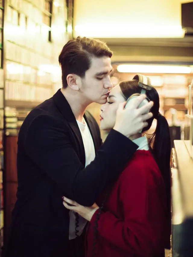 7 Potret Prewedding Chris Laurent dan Marcella Michelle yang Tampil Menawan