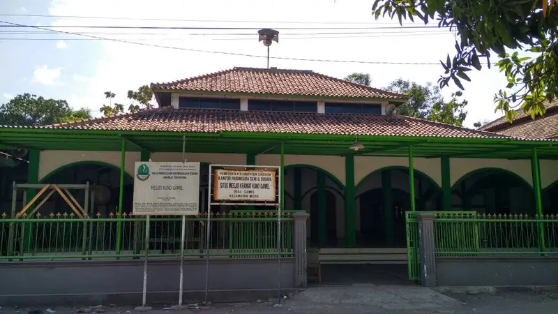 Arti Ukiran Unik di Tiang Masjid Keramat Cirebon