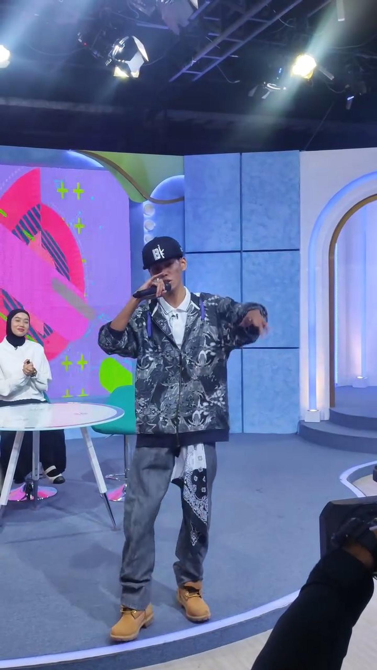 7 Potret Mikala Saka Anak Selfi Nafilah dengan Iwa K, Ikuti Jejak Karir Sang Ayah Jadi Rapper - Kini Sudah Remaja