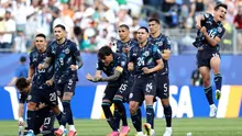 Pemain Timnas Paraguay merayakan saat Orlando Gill #12 dari Paraguay menyelamatkan penalti keempat Jerman yang diambil oleh Nick Woltemade #11 dari Jerman selama adu penalti pada pertandingan babak 32 besar Piala Dunia 2026 antara Jerman dan Paraguay di Stadion Boston pada 30 Juni 2026 di Foxborough, Massachusetts. (Megan Briggs/Getty Images melalui AFP)