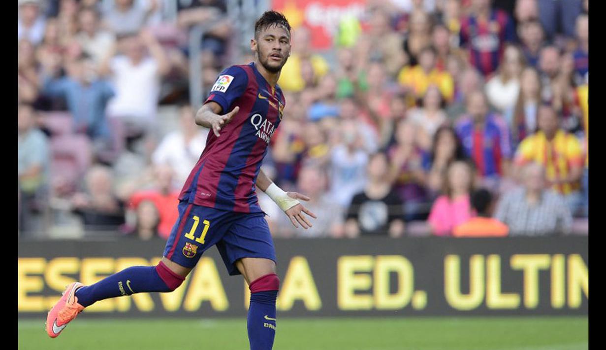 Selebrasi pemain depan Barcelona, Neymar da Silva (kanan), saat merayakan golnya ke gawang Granada di Stadion Camp Nou, (27/9/2014). (AFP PHOTO/Josep Lago)