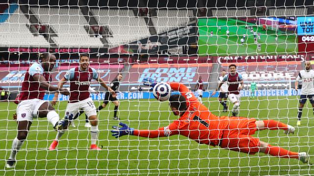 FOTO: Jesse Lingard Cetak Gol lagi, West Ham Bungkam Tottenham Hotspur 2-1 - Michail Antonio