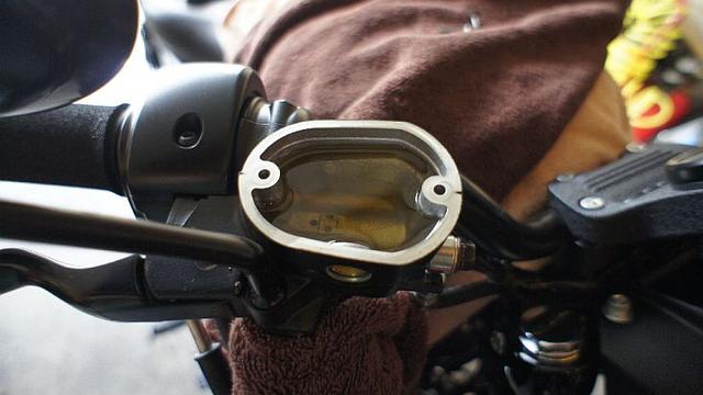 Catat Waktu yang Tepat Ganti Minyak Rem Motor