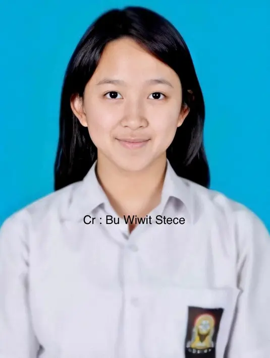 Tak sedikit penggemar yang memuji paras cantik Dita Karang semasa SMA. Bahkan, ada yang menilai perempuan yang besar di Yogyakarta itu mirip Haechan NCT. (twitter/ai5kukang).