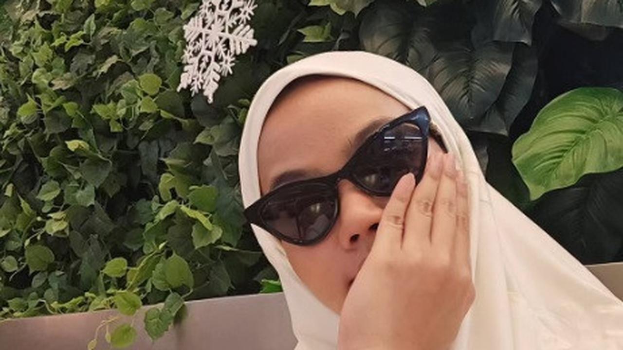 Mahalini Tampil Cantik Berhijab, Potret Empat Pasangan Seleb Umrah Bareng - Ada Thariq & Aaliyah