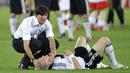 Sebagai pelatih utama, Joachim Loew mulai membesut Jerman dalam babak kualifikasi Piala Eropa 2008. Ia sukses mengantarkan Jerman lolos ke putaran final di Austria dan Swiss. Lolos hingga babak final, Jerman akhirnya menyerah 0-1 dari Spanyol di babak Final. (AFP/Franck Fife)