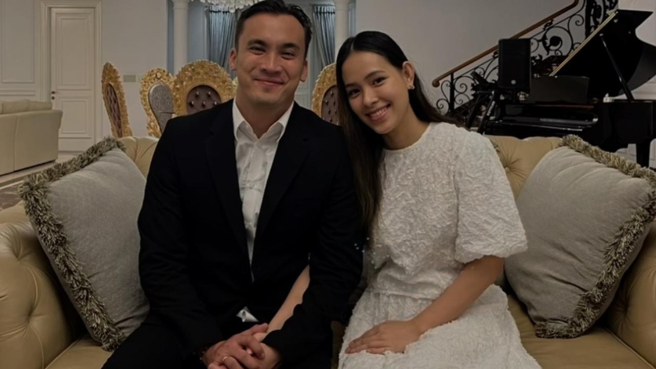 Momen Rendy Kjaernett dan Lady Nayoan Jalani Pemberkatan Ulang Pernikahan, Bak Pengantin Baru