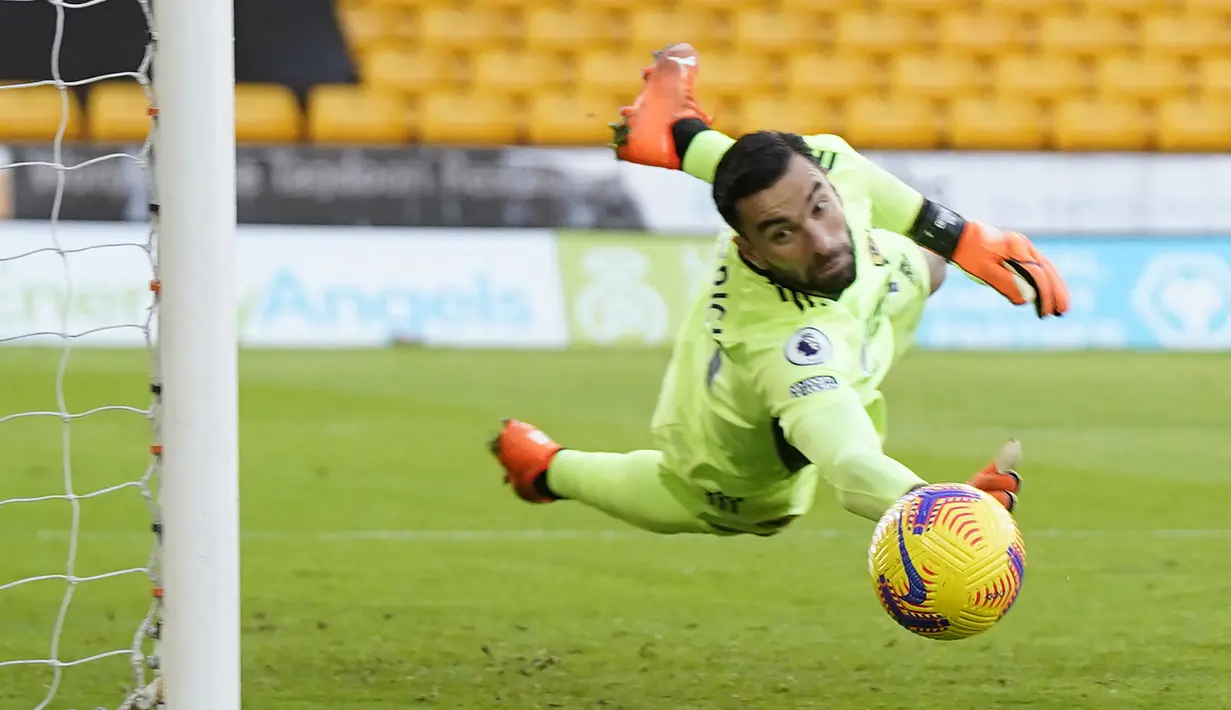 Rui Patricio. Kiper asal Portugal ini menjadi rekrutan pertama AS Roma dibawah Jose Mourinho. Ia didatangkan dari Wolverhampton yang telah diperkuatnya selama 3 musim sejak 2018/2019. Ia diprediksi akan diplot sebagai kiper utama menggeser posisi Pau Lopez. (Foto: AFP/Pool/Tim Keeton)