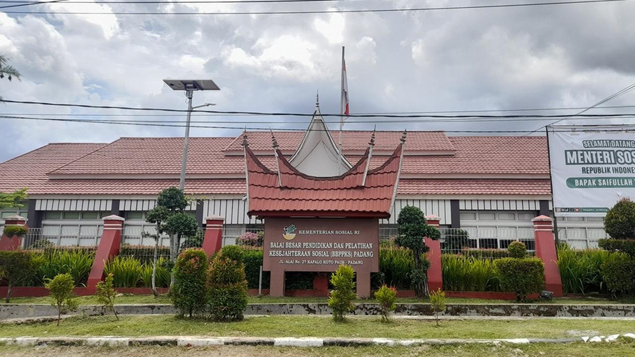 150 Anak Keluarga Miskin Ekstrem Jadi Angkatan Pertama Sekolah Rakyat di Padang