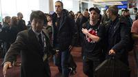 Lionel Messi dijaga ketat saat berada di bandara Narita (Marca)