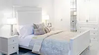 Meja Nakas Minimalis yang Wajib Punya di Kamar, Simpel tapi Bikin Ruangan Terlihat Lebih Estetik