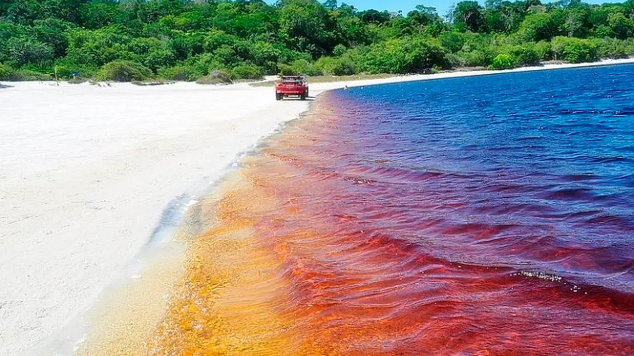 Danau Coca Cola (Sumber: Oddity Central)