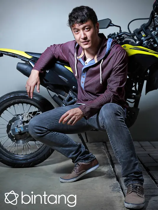Ditemui di kantor redaksi Bintang.com di kawasan Gondangdia, Jakarta Pusat beberapa waktu lalu, Dimas Anggara yang lekat dengan film bergenre drama romantis ini mengaku ingin mencoba genre lain. (Galih W. Satria/Bintang.com)
