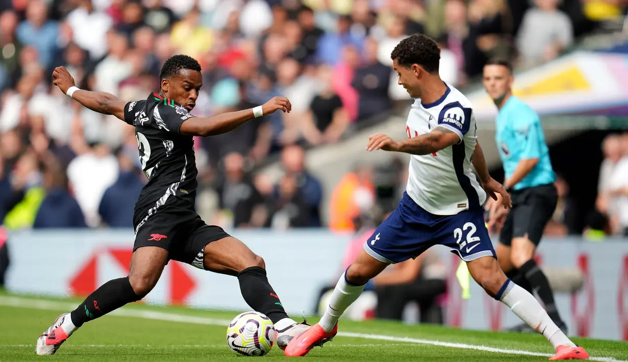 Tottenham Hotspur maupun Arsenal menciptakan sejumlah peluang. Namun, belum ada yang mampu membuahkan hasil. (AP Photo/Kin Cheung)