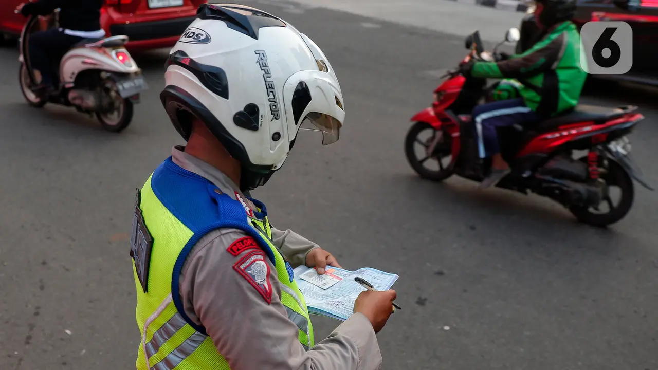 Tilang manual kembali diberlakukan